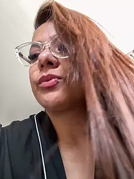 Pretty__Milf webcam