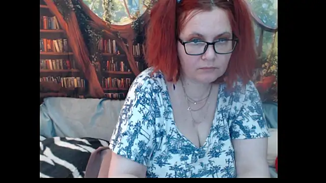 PlayfullMature webcam