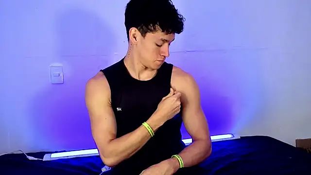 Luke_Muscle webcam