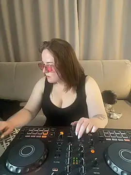 Joan_Taylor1 webcam