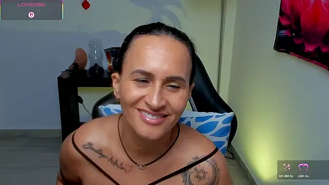 Sara_Charmy webcam