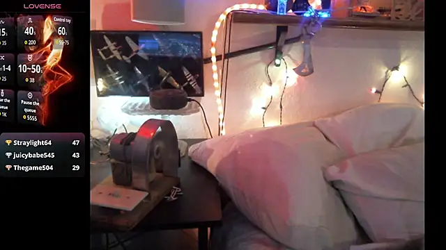 Pussyeat2please webcam