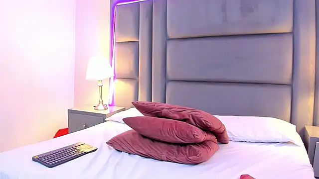 KendalFoxx webcam