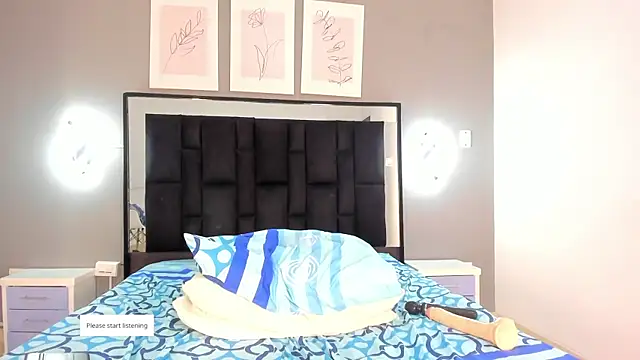 zoe_curvyy webcam