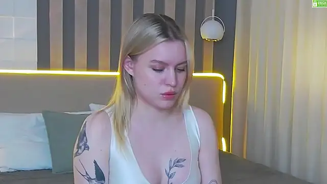 AmaliaBell webcam