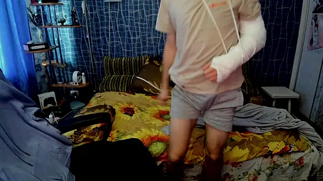 CuteBoy228 webcam