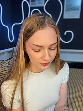MilaMoone webcam