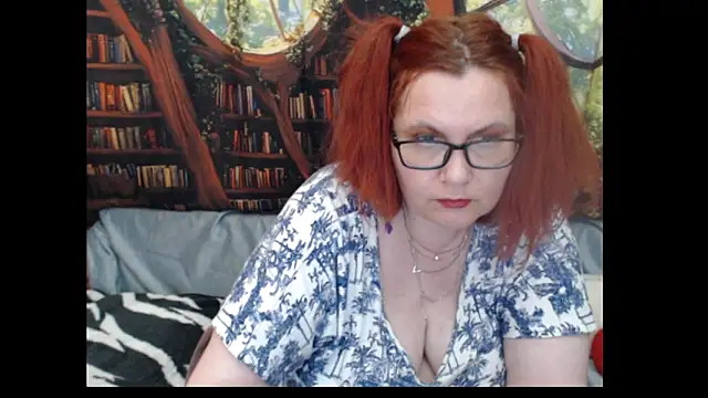 PlayfullMature webcam