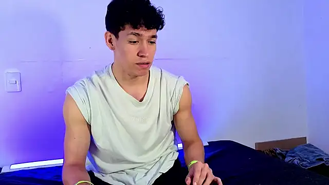 Luke_Muscle webcam