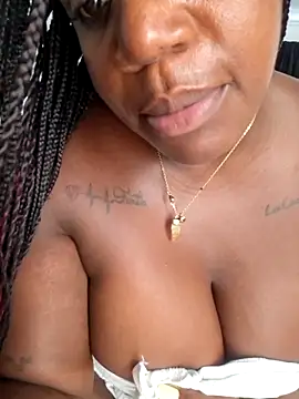 Adrilovechocolate webcam