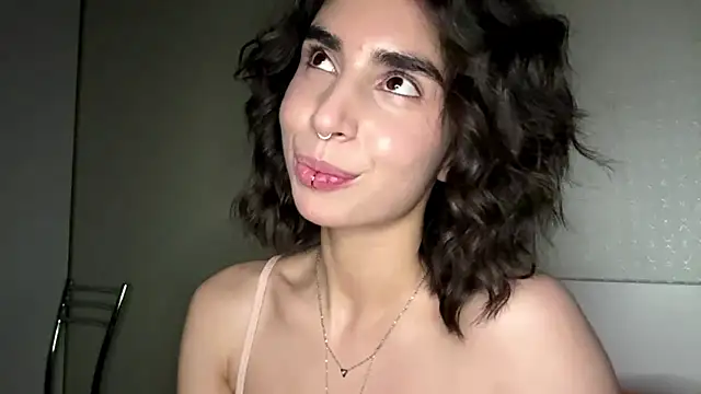 jessiaruezga (F young) - Squeeze my horny tits
