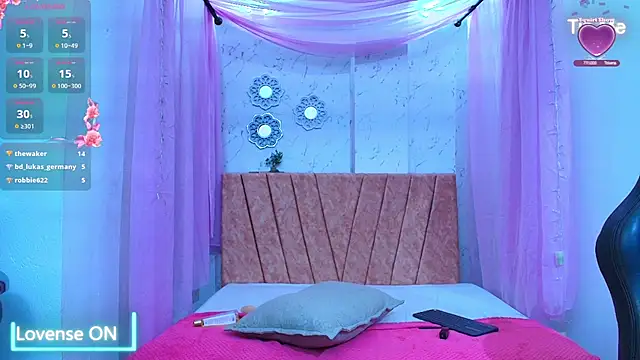 mia__thomson_ webcam