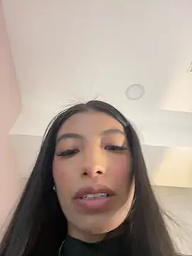 Tiffany_Low webcam