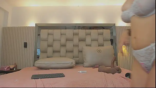 noah_pariss webcam