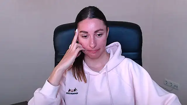 cammila_horn webcam