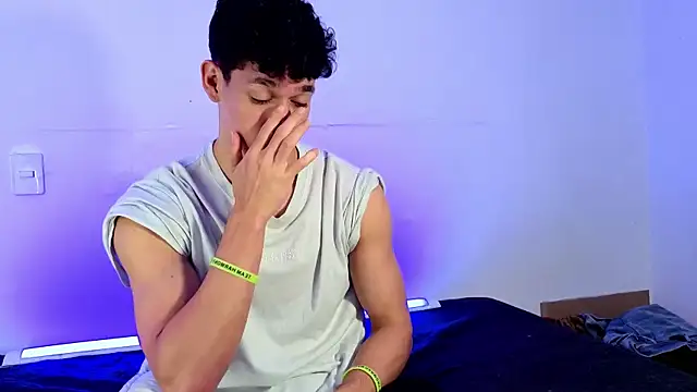 Luke_Muscle webcam