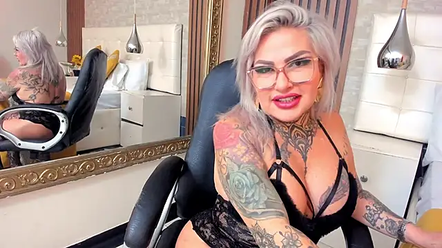 ArianaMora webcam