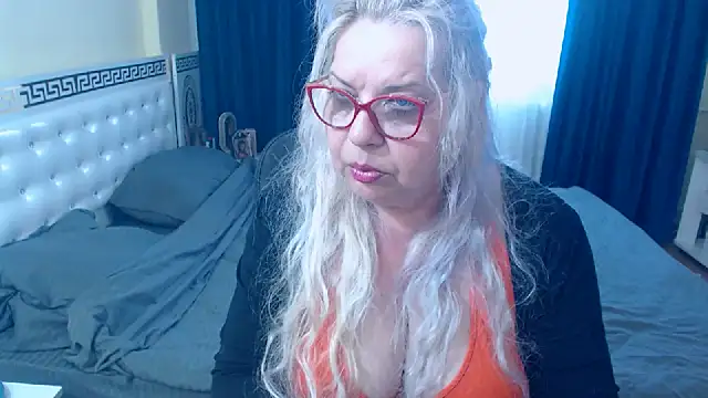 SonyaHotMilf webcam