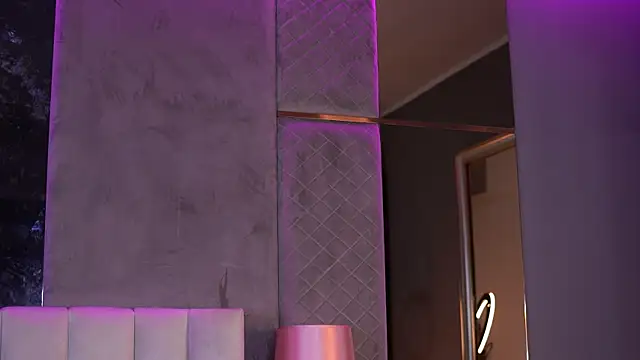 SelenaFrost webcam
