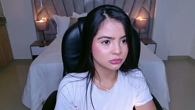 Layla_Breezee webcam