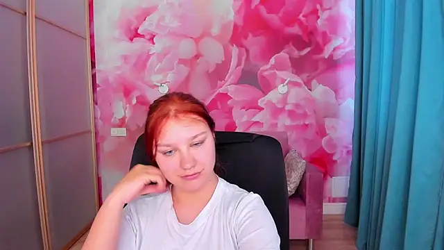 AngelinaLow webcam