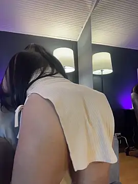 BellaFernandez__ webcam