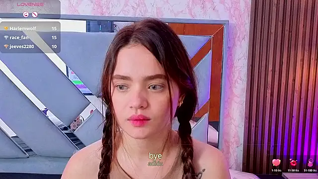 LittleeSara18 webcam