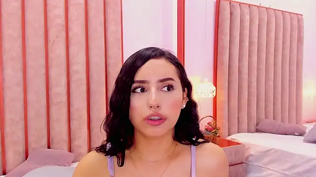 Zoe_Monrow webcam