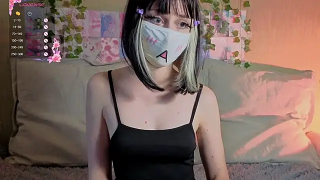 LunaNyanmi webcam