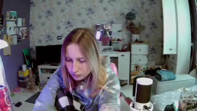 DeidraMeja webcam