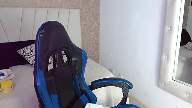 AliceSmity__ webcam