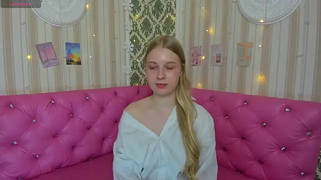 EllaxPrincess webcam
