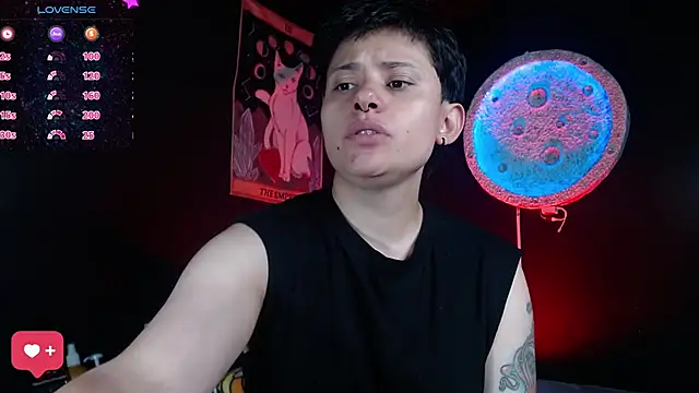 girl_intense444 webcam