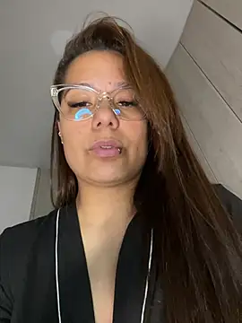 Pretty__Milf webcam