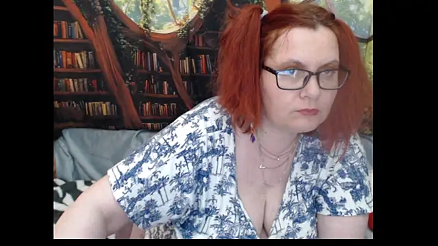 PlayfullMature live cam
