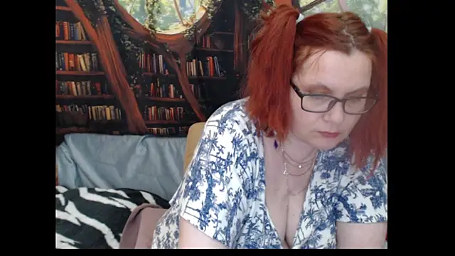 PlayfullMature webcam