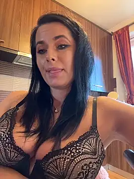 Hotmomcheckk_ webcam