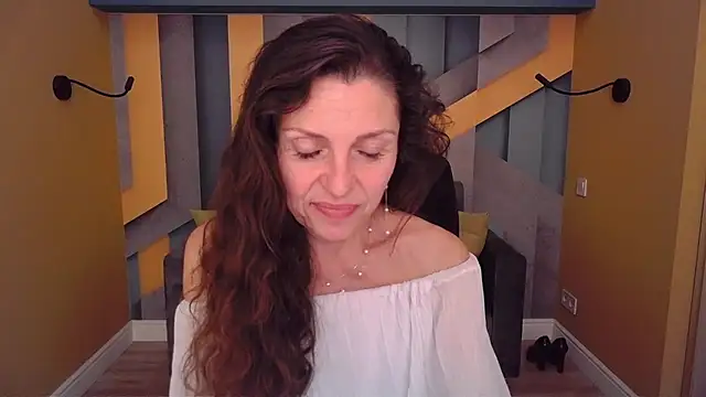 EllaLong webcam