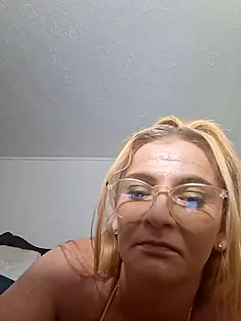 Goldenndoll webcam