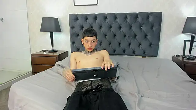 Oriana_X_Zafiro webcam