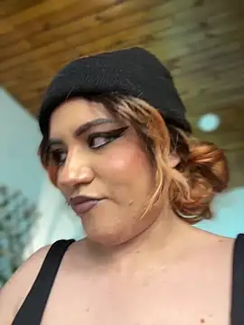 NikkiNix webcam