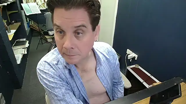 tilobinder live cam
