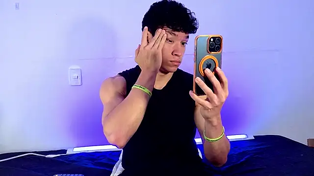 Luke_Muscle webcam