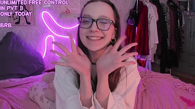 RileyNymph webcam