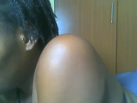 sexyebony13 webcam