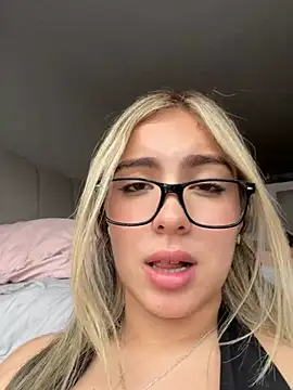 Cloee_Rainbow1 webcam