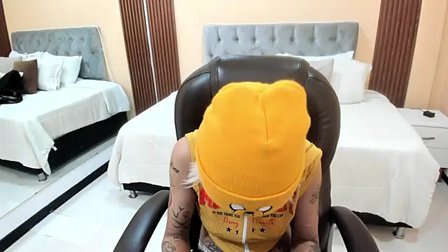 Bela_Craxkerr webcam