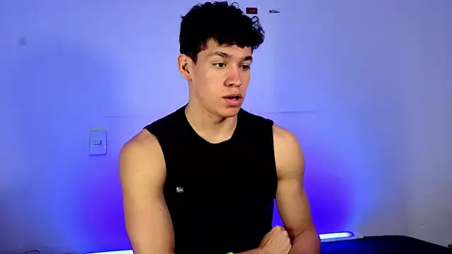 Luke_Muscle webcam