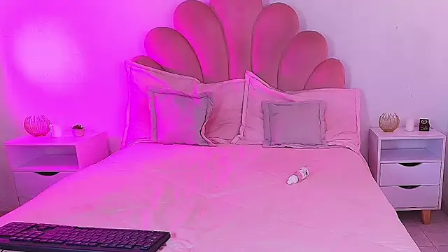 MiaColucci18 webcam