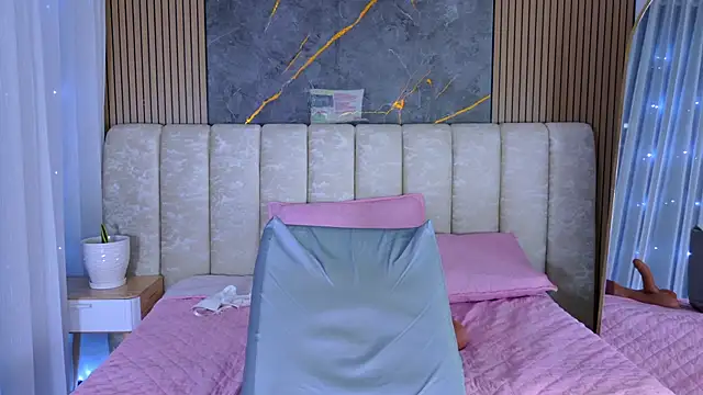 mia_scot webcam